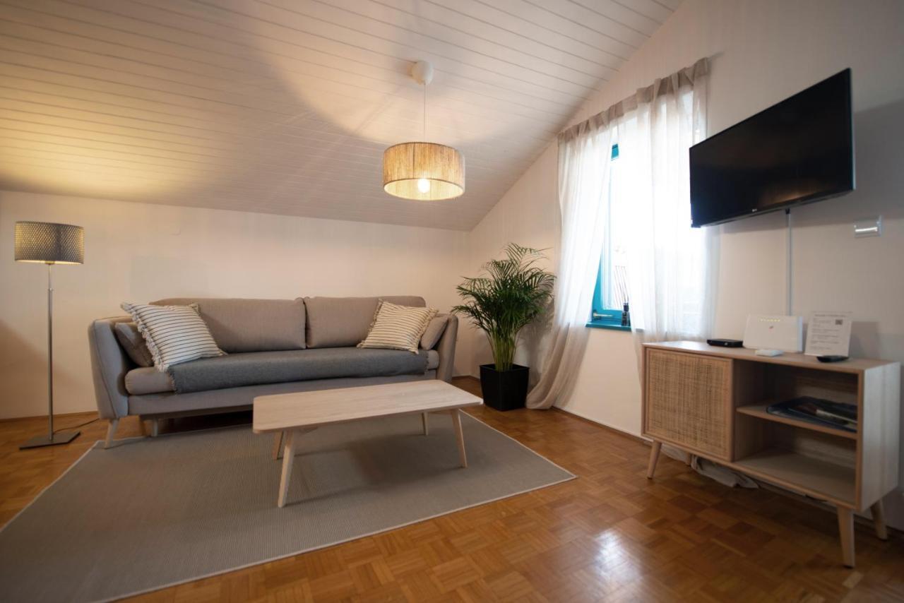 Modra Luna- Apartment With Terrace Izola Eksteriør billede