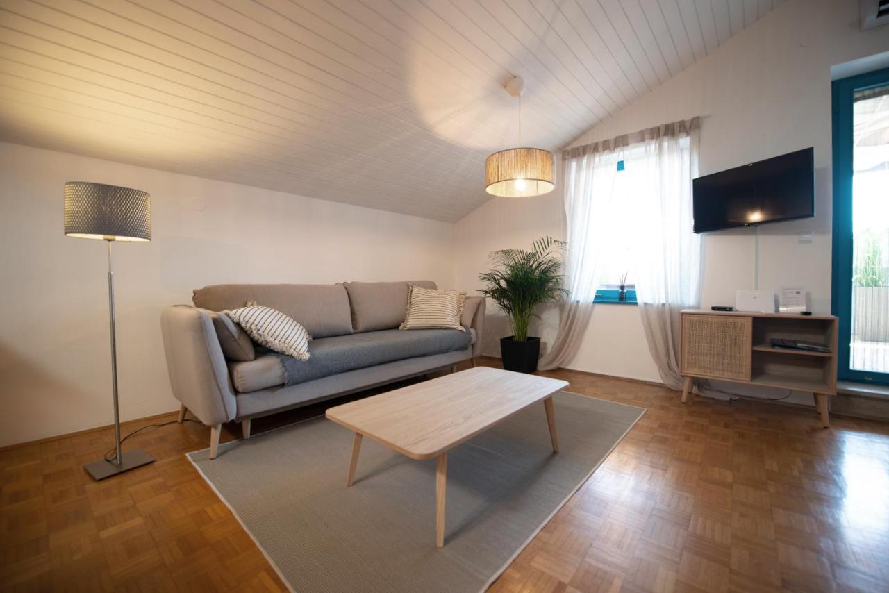 Modra Luna- Apartment With Terrace Izola Eksteriør billede